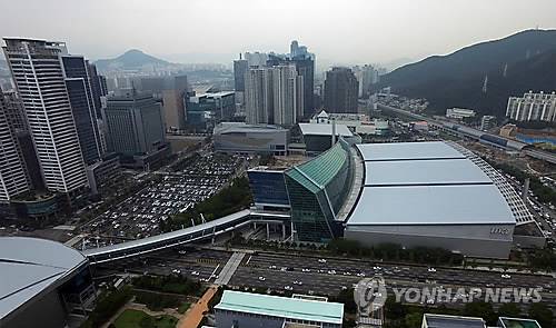 올스톱된 벡스코 용역업체 직원 자회사 전환 재개되나