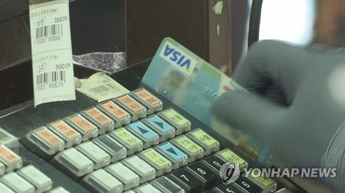 먹거리 사고 몸단장…훔친 체크카드 알뜰살뜰 긁어댄 노숙인