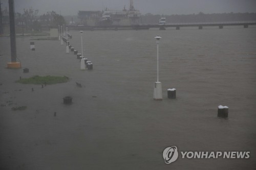 美열대폭풍 '배리' 허리케인급 발달…루이지애나 강타