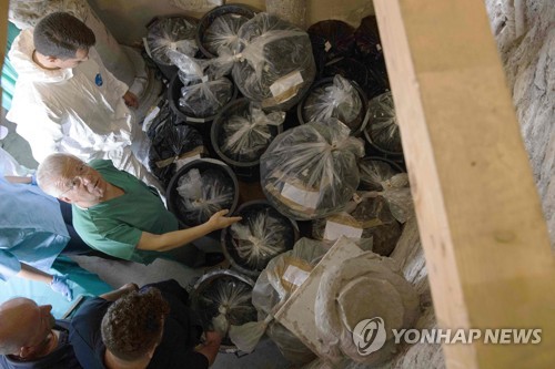 "바티칸 교황청서 발견된 뼛조각, 36년前 실종 소녀와 무관"