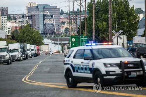 美 워싱턴주 이민자 구금시설 공격한 남성, 경찰에 사살(종합)