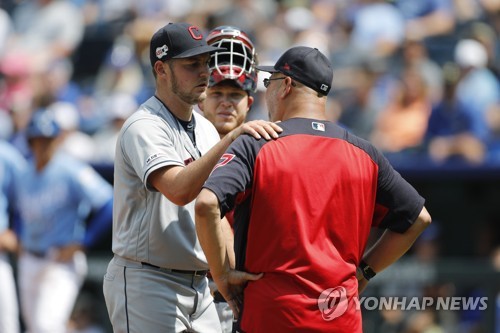 MLB 투수 바워, 홧김에 외야로 공 던졌다가 공개 사과