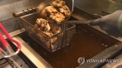 '치킨에서 나온 유리 조각'…배달 앱 음식 피해신고 20% 늘어