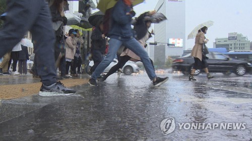 전북 전주 집중호우로 남천교 통제, 마트 침수