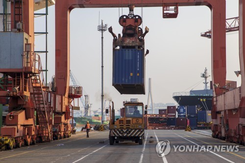 부산항 신규부두 자동화에 설 자리 없어지는 하역 장비 운전인력