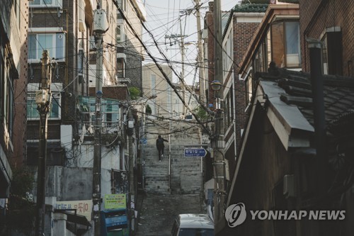 '알라딘' '기생충' 각각 1000만명 고지 밟을까