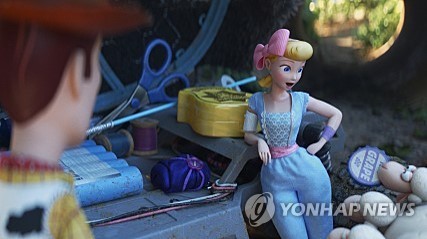 추억 소환·동심 자극… '디즈니 마법'에 빠진 40대 중년층