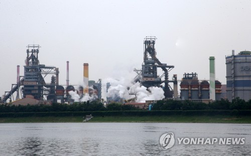 포항제철소서 협력업체 직원 난간 교체 중 추락 부상