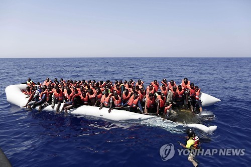 伊정부, 해경이 구조한 난민도 하선 불허…"분산 수용 합의해야"