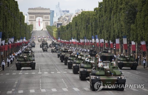 프랑스, 혁명기념일 열병식서 유럽 자체방어 의지 과시한다