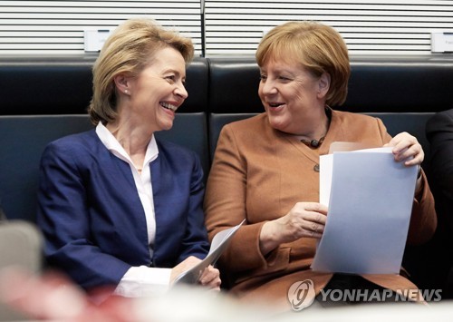 메르켈이 한배 탄 EU 수장 후보 투표서 기권한 까닭은