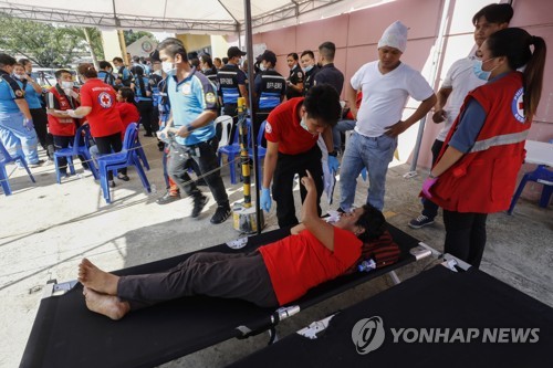 필리핀 '사치의 여왕' 구순잔치서 참석자 240여명 식중독