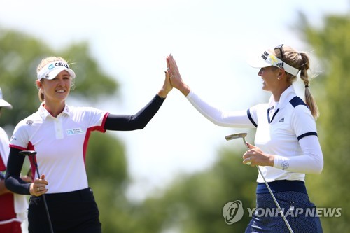 고진영-이민지, LPGA 투어 신설 2인 1조 대회 첫날 3위