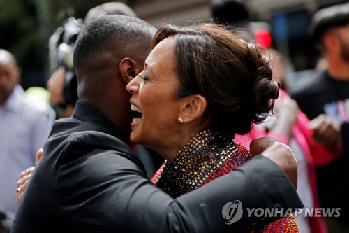 바이든에 '집중포화' 해리스, 美민주 경선 지지율 3위 약진