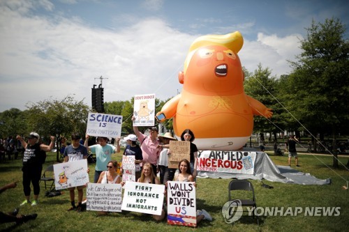 美독립기념일 '트럼프의 정치화' 논란 속 성대한 축하 행사