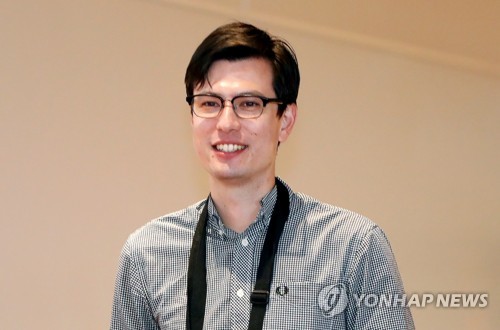 북한서 억류됐다 풀려난 호주 유학생 "아내에게 돌아와 행복"