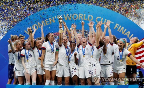 미국 여자축구 월드컵 우승에 '성평등' 화두 부상