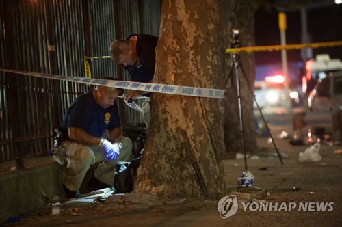 주말 축제서 잇따라 울려퍼진 '탕탕탕'…공포 질린 美시민들