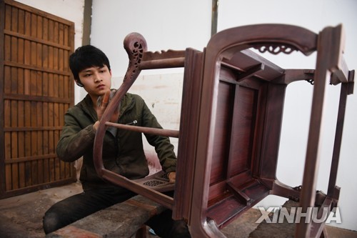 中 고급가구 인기에 멸종위기 나무 아프리카서도 '위태'