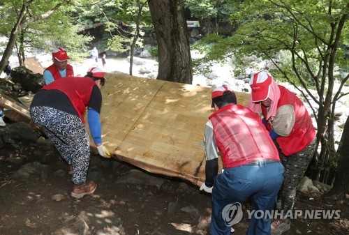 휴가철 멋대로 '계곡 영업' 드론까지 동원해 잡아낸다