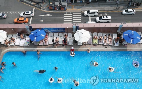 이젠 일요일 숙박이 대세?…주52시간제가 투숙 패턴 바꿨다