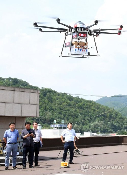 섬마을·산골 오지에 '드론택배' 뜬다…공공 드론배송 시험운영