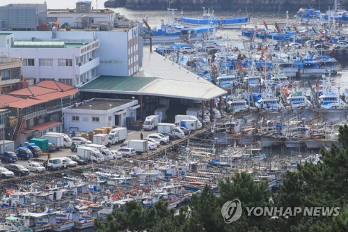 태풍 '다나스' 북상중 곳곳 폭우…제주·남부권 비상