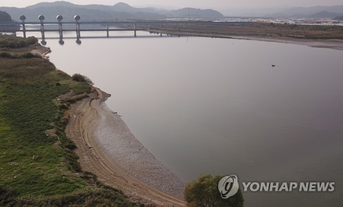 단계적 개방 백제보 주변에 대체 관정 120개 뚫어 농업용수 공급