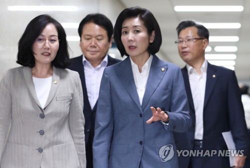 與 "추경 조속 처리·추가 편성", 한국당 "추경 만능주의 안돼"(종합)
