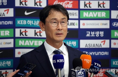 여자 축구대표팀 6년 반 이끈 윤덕여 감독 사임