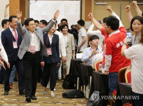 한국당 '2030 러브콜'…청년층 참여 폭 늘리고 당내 역할 키우기