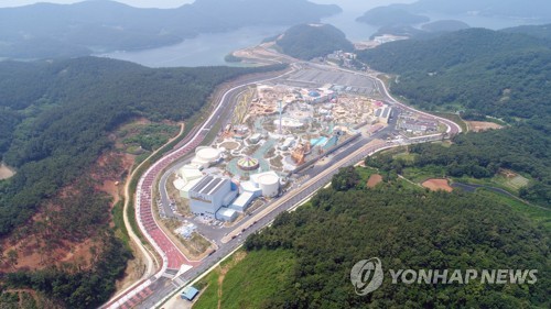 13ｍ 로봇모형·수직상승 '쾌속열차'…미리 본 '마산로봇랜드'