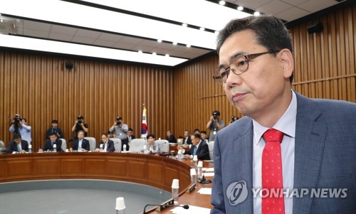 곽상도 "대통령 동서 대학평가 개입"…이총리 "억측력 상상초월"