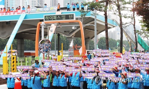 서울TG서 요금수납원 이틀째 노숙ㆍ고공농성…교통지장은 없어