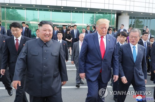 남북미 회동 뒤엔 文대통령 '최측근' 윤건영…'그림자 조율'