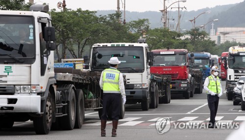 포항제철소 입구서 출하 막은 화물연대·경찰 한때 대치(종합)