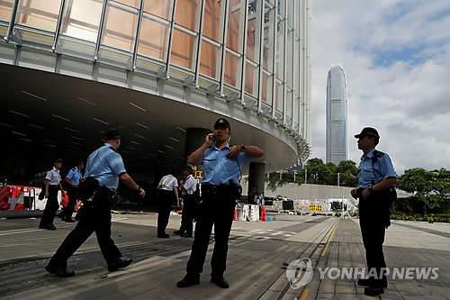 英 외무 "中, 홍콩반환협정 위반시 심각한 결과 있을 것"