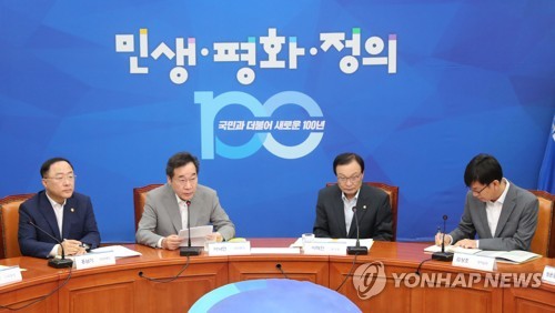 당정청 "반도체 선제투자…소재부품장비 개발에 매년 1조 투자"