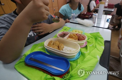 비정규직 파업에 울산 37개 학교 급식 중단…도시락으로 끼니(종합)