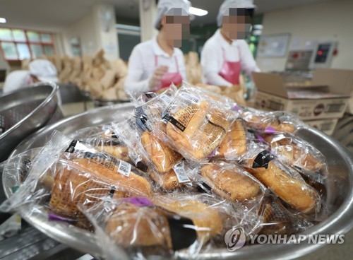 학교 비정규직 파업…'빵 급식'에 돌봄교실 운영 차질