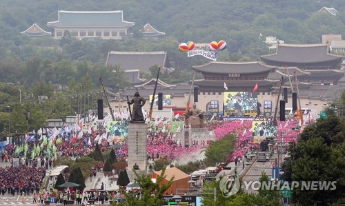 민주노총 광화문서 5만여명 운집 노동자대회…"비정규직 철폐"(종합)