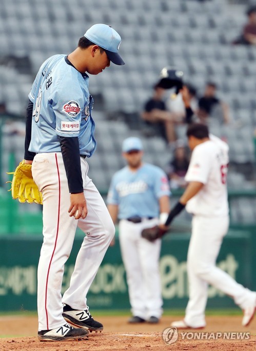 롯데 서준원, 악몽 같은 하루…타구에 맞고 8자책점