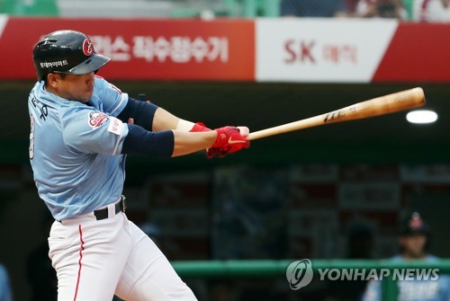 롯데, 모처럼 2사 후 적시타로 4득점…공필성 대행 첫 승
