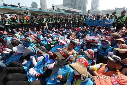 톨게이트 수납 노조원들, 경부선 하행선 TG 진입로 2시간 점거(종합)