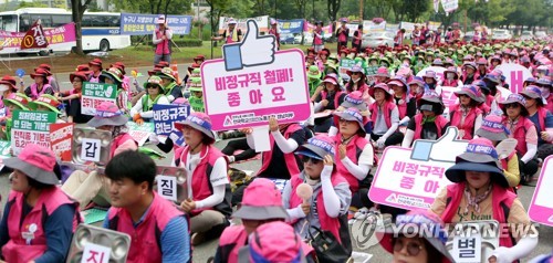 학교 비정규직 파업 사흘째…경남 136개교 급식 차질