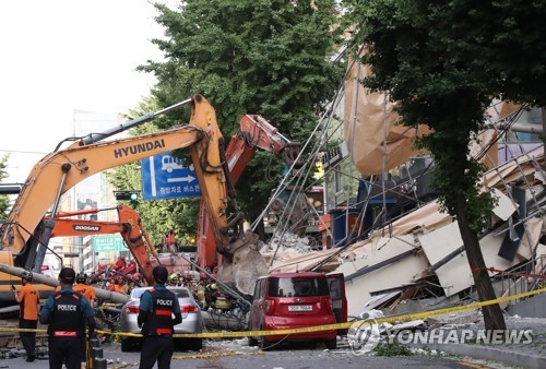 경찰, 잠원동 붕괴건물 건축주·철거업체 관계자 등 줄소환(종합)