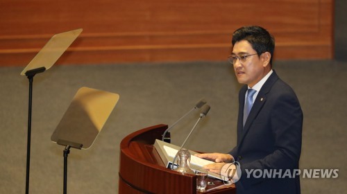 오신환 연설…與 "소득주도성장에 편견", 한국당 "골고루 공감"