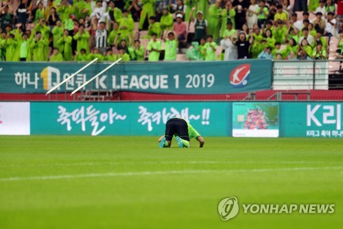 전북 김신욱, 상하이 선화 이적 확정 "전북팬 사랑에 감사"