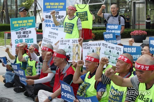 "30만원 구두 1켤레 만들면 7000원 수입"…제화노동자 삭발시위