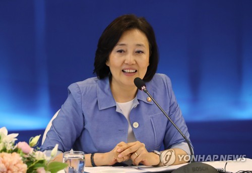 취임 100일 박영선 장관…중소기업 주도 제조혁신 이룰까